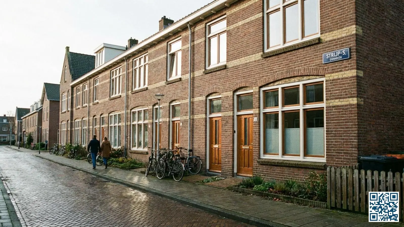 Gerenoveerde arbeiderswoningen in Strijp Eindhoven met een mix van originele architectuur en nieuwe ramen