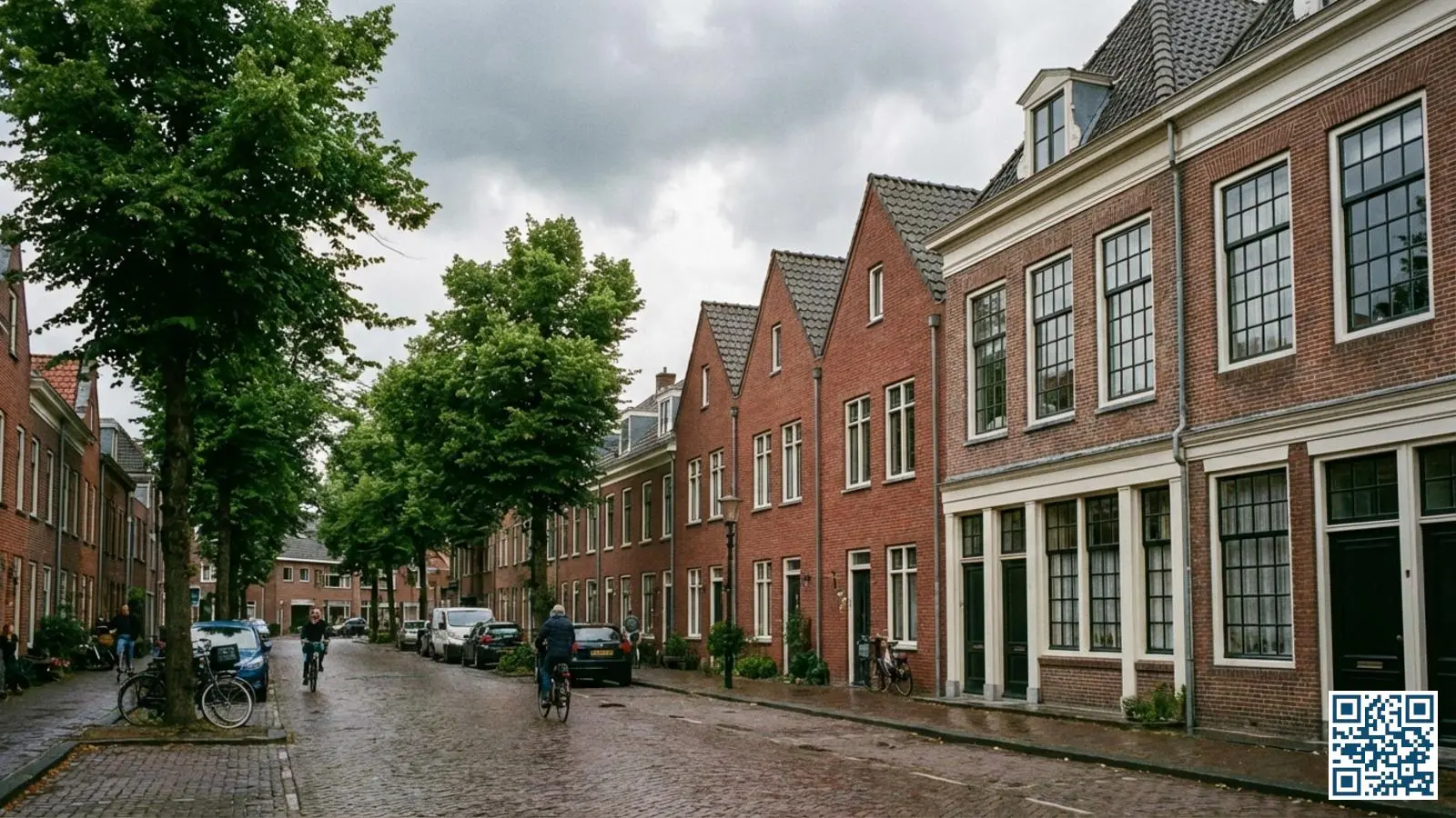 Typische Overijsselse woonstraat met diverse woningtypen en karakteristieke Nederlandse ramen